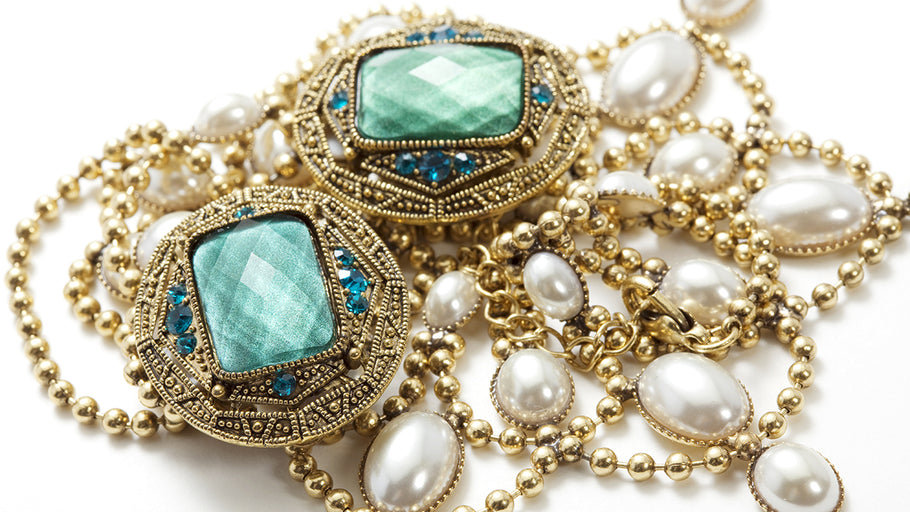 How to Buy Jewelry at Auction