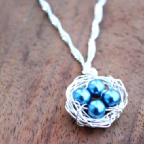 Create a beautiful Mama Bird Nest Necklace as a gift for mom! Below is the complete step-by-step jewelry tutorial
