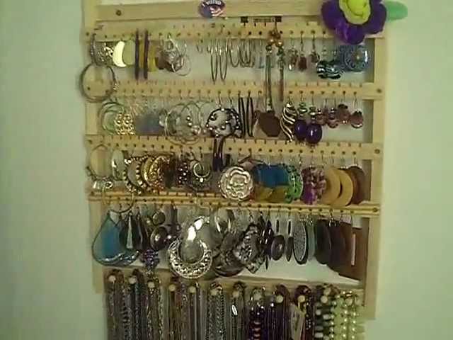 Review: Wall Mount Jewelry Organizer by ljanel313 (9 years ago)