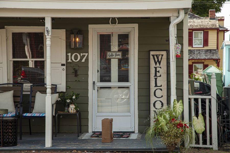 40 Welcome Porch Signs To Showcase At The Front Door