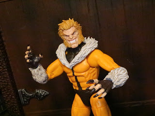 Action Figure Review: Sabretooth from Marvel Legends Series: X-Men by Hasbro