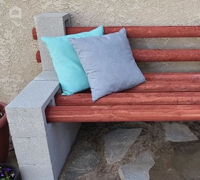 DIY Outdoor Bench Using Cinder Blocks & An Old Bed Frame