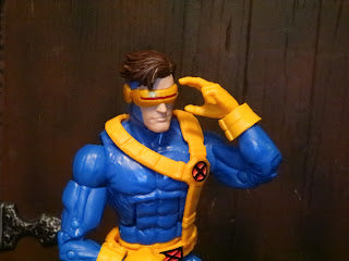 Action Figure Review: Cyclops from Marvel Legends Series: X-Men by Hasbro